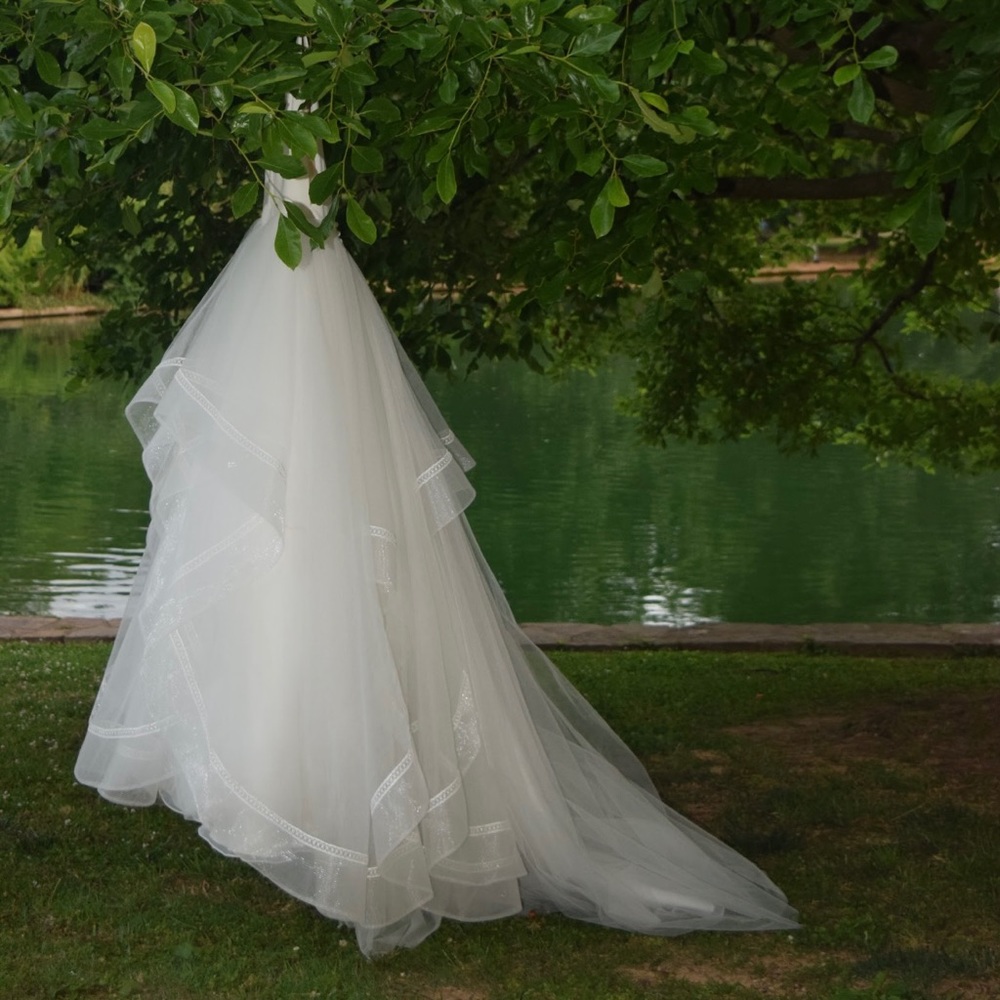 Anybody who is looking for a wedding dress.(Wore this dress only for photoshoot)